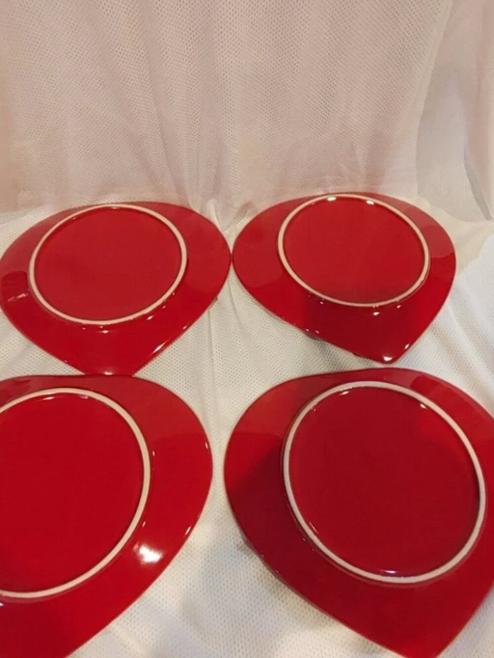 Set of 4 Heart-Shaped Porcelain Plates - Picture 4 of 7